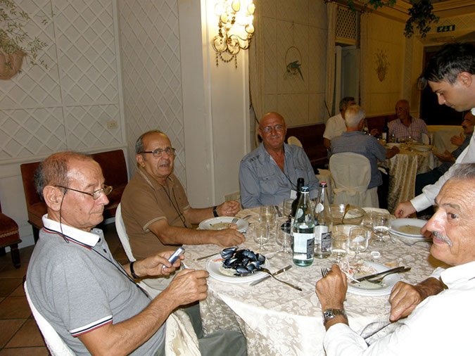 1° raduno Ascoli Piceno dal 9 al 10 settembre 2011 -  foto...035 - la sera a cena...  